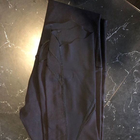 Lululemon - Picture 4 of 10